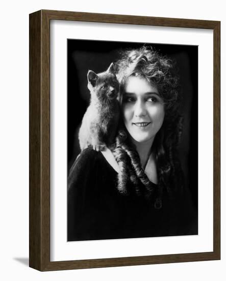 Mary Pickford (b/w photo)-null-Framed Photo