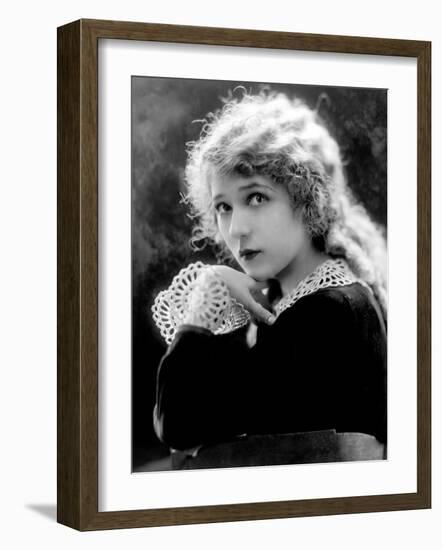 Mary Pickford, c.1918-null-Framed Photo