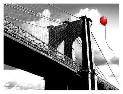 Balloon over Brooklyn Bridge