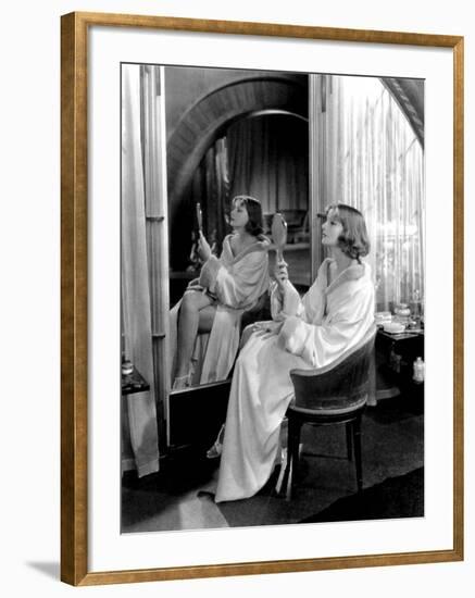 MATA HARI, 1932 directed by GEORGE FITZMAURICE Greta Garbo (b/w photo)-null-Framed Photo