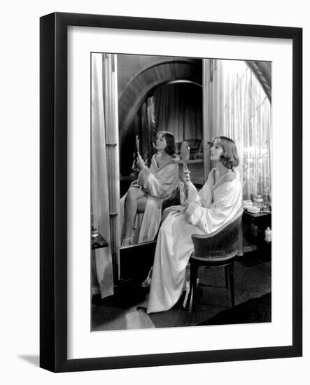 MATA HARI, 1932 directed by GEORGE FITZMAURICE Greta Garbo (b/w photo)-null-Framed Photo