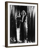 MATA HARI, 1932 directed by GEORGE FITZMAURICE Greta Garbo (b/w photo)-null-Framed Photo