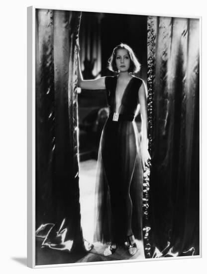 MATA HARI, 1932 directed by GEORGE FITZMAURICE Greta Garbo (b/w photo)-null-Framed Photo