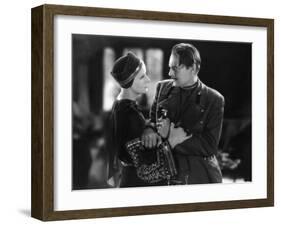 MATA HARI, 1932 directed by GEORGE FITZMAURICE Greta Garbo / Lionel Barrymore (b/w photo)-null-Framed Photo