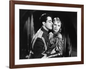 MATA HARI, 1932 directed by GEORGE FITZMAURICE Ramon Novarro / Greta Garbo (b/w photo)-null-Framed Photo