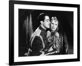 MATA HARI, 1932 directed by GEORGE FITZMAURICE Ramon Novarro / Greta Garbo (b/w photo)-null-Framed Photo