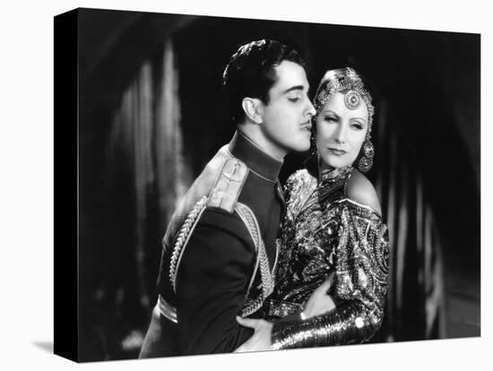MATA HARI, 1932 directed by GEORGE FITZMAURICE Ramon Novarro / Greta Garbo (b/w photo)-null-Stretched Canvas