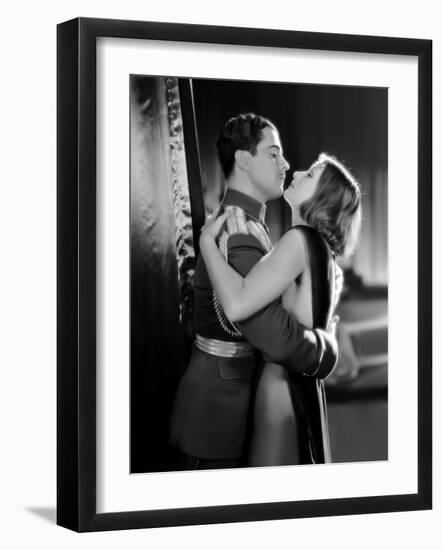 MATA HARI, 1932 directed by GEORGE FITZMAURICE Ramon Novarro / Greta Garbo (b/w photo)-null-Framed Photo