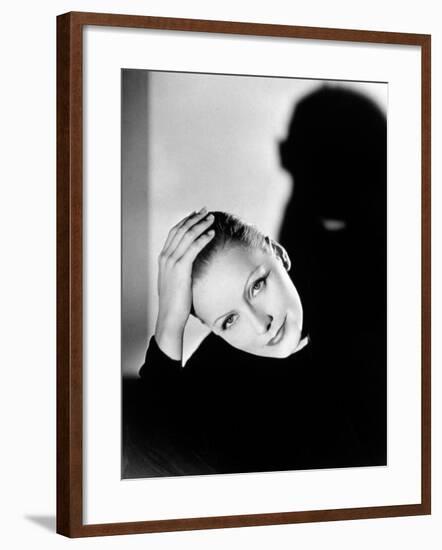 Mata Hari, Greta Garbo, 1931-null-Framed Photographic Print