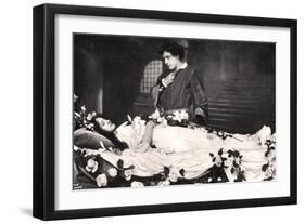 Matheson Lang and Nora Kerin in a Scene from Romeo and Juliet, 1908-null-Framed Photographic Print