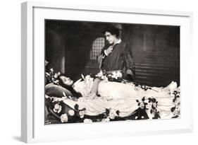 Matheson Lang and Nora Kerin in a Scene from Romeo and Juliet, 1908-null-Framed Photographic Print