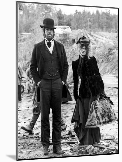 Mccabe And Mrs. Miller, Warren Beatty, Julie Christie, 1971-null-Mounted Photo