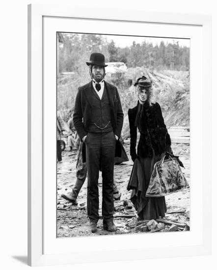 Mccabe And Mrs. Miller, Warren Beatty, Julie Christie, 1971-null-Framed Photo