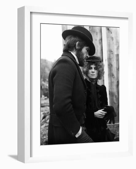 Mccabe And Mrs. Miller, Warren Beatty, Julie Christie, 1971-null-Framed Photo