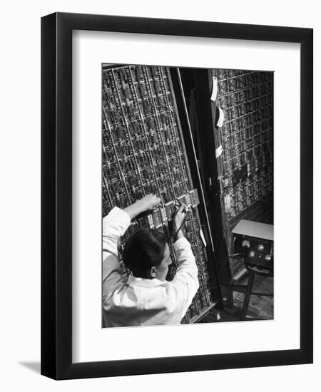 Measuring the Current of a Large Electronic Device-Heinz Zinram-Framed Photographic Print
