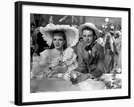 Meet Me In St. Louis, Judy Garland, Tom Drake, 1944-null-Framed Photo