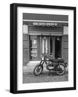 Mercadito Oficios-Moises Levy-Framed Photographic Print