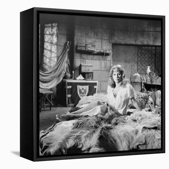 MERVEILLEUSE ANGELIQUE, 1965 directed by BERNARD BORDERIE Michele Mercier (b/w photo)-null-Framed Stretched Canvas