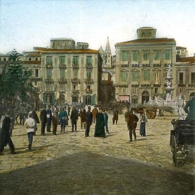 https://imgc.allpostersimages.com/img/posters/messina-sicily-piazza-del-duomo_u-L-Q1J5NHU0.jpg?artPerspective=n