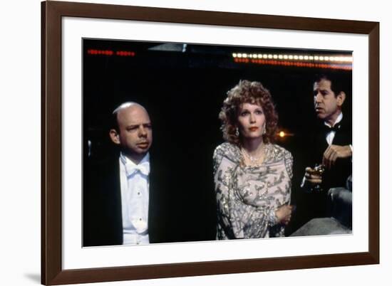 Mia Farrow and Tony Roberts RADIO DAYS, 1987 directed by Woody Allen (photo)-null-Framed Photo