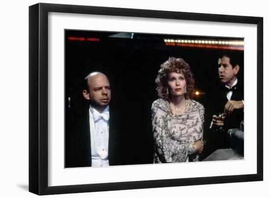 Mia Farrow and Tony Roberts RADIO DAYS, 1987 directed by Woody Allen (photo)-null-Framed Photo