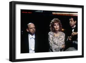 Mia Farrow and Tony Roberts RADIO DAYS, 1987 directed by Woody Allen (photo)-null-Framed Photo