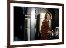 Mia Farrow PURPLE ROSE OF CAIRO, 1985 directed by WOOD Y ALLEN (photo)-null-Framed Photo