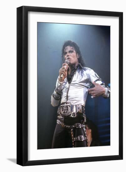 Mickael Jackson on Stage in Los Angeles in 1993-null-Framed Photo