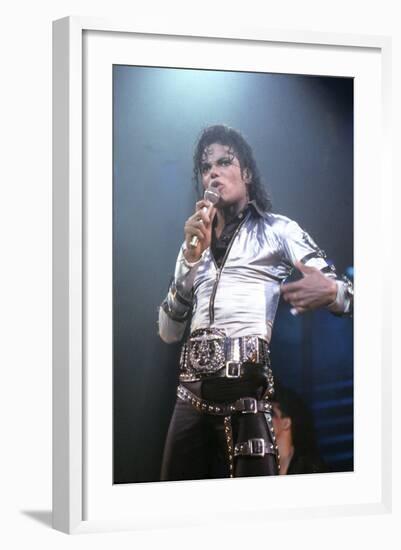 Mickael Jackson on Stage in Los Angeles in 1993-null-Framed Photo