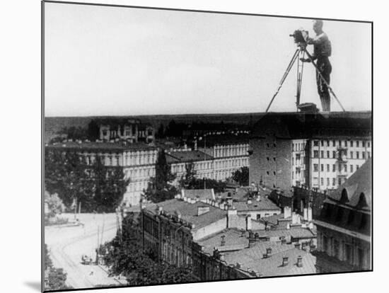 Mikhail Kaufman: Chelovek S Kino-Apparatom, 1929-null-Mounted Photographic Print