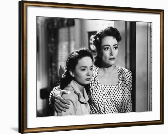 MILDRED PIERCE, 1945 directed by MICHAEL CURTIZ Ann Blyth and Joan Crawford (b/w photo)-null-Framed Photo