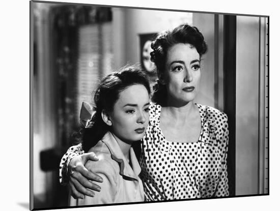 MILDRED PIERCE, 1945 directed by MICHAEL CURTIZ Ann Blyth and Joan Crawford (b/w photo)-null-Mounted Photo