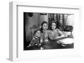 MILDRED PIERCE, 1945 directed by MICHAEL CURTIZ Jo Ann Marlowe, Ann Blyth and Joan Crawford (b/w ph-null-Framed Photo