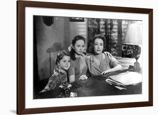 MILDRED PIERCE, 1945 directed by MICHAEL CURTIZ Jo Ann Marlowe, Ann Blyth and Joan Crawford (b/w ph-null-Framed Photo