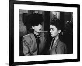 MILDRED PIERCE, 1945 directed by MICHAEL CURTIZ Joan Crawford and Ann Blyth (b/w photo)-null-Framed Photo