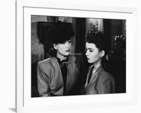 MILDRED PIERCE, 1945 directed by MICHAEL CURTIZ Joan Crawford and Ann Blyth (b/w photo)-null-Framed Photo