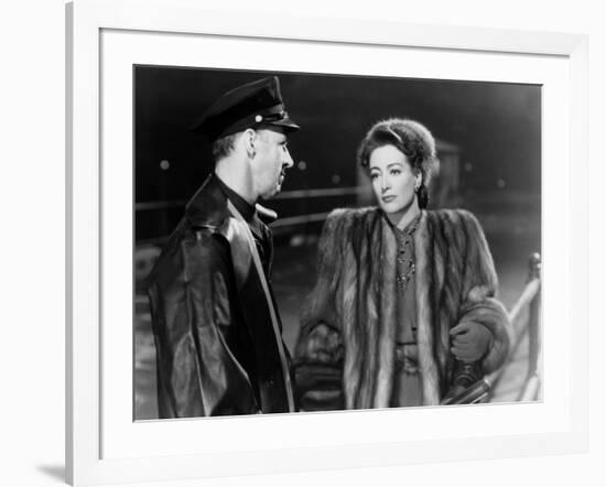 MILDRED PIERCE, 1945 directed by MICHAEL CURTIZ Joan Crawford (b/w photo)-null-Framed Photo