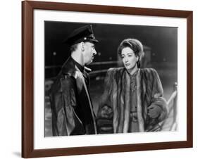 MILDRED PIERCE, 1945 directed by MICHAEL CURTIZ Joan Crawford (b/w photo)-null-Framed Photo