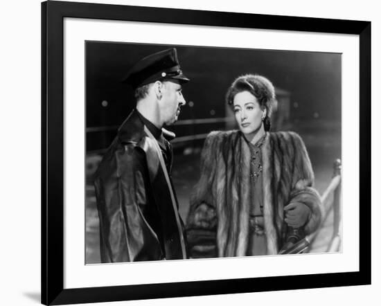 MILDRED PIERCE, 1945 directed by MICHAEL CURTIZ Joan Crawford (b/w photo)-null-Framed Photo