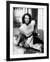 MILDRED PIERCE, 1945 directed by MICHAEL CURTIZ Joan Crawford (b/w photo)-null-Framed Photo