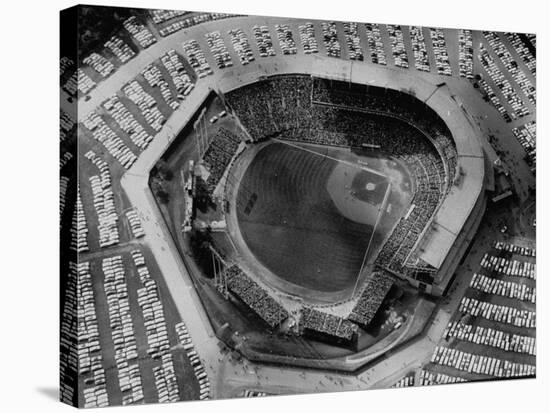 Milwaukee Braves Playing the New York Yankees in Baseball at the World Series-Al Fenn-Stretched Canvas