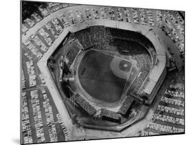 Milwaukee Braves Playing the New York Yankees in Baseball at the World Series-Al Fenn-Mounted Photographic Print