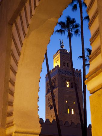 https://imgc.allpostersimages.com/img/posters/minaret-of-the-koutoubia-mosque-at-dusk-marrakesh-morocco-north-africa-africa_u-L-PFVWXY0.jpg?artPerspective=n