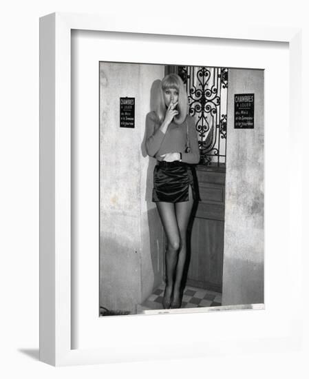 Mireille Darc: Elle Boit Pas, Elle Fume Pas, Elle Drague Pas Mais... Elle Cause !, 1970-Marcel Dole-Framed Photographic Print