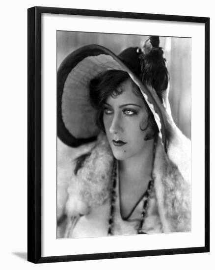 Miss Sadie Thompson by Raoul Walsh with Gloria Swanson, 1928 (b/w photo)-null-Framed Photo