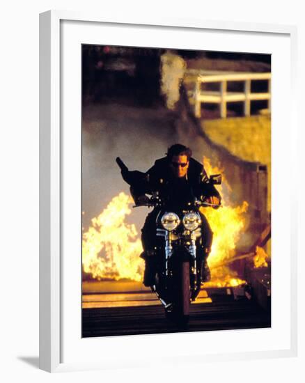 Mission Impossible II De Johnwoo Avec Tom Cruise 2000-null-Framed Photo