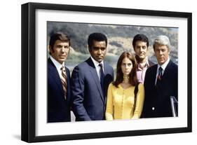 Mission : impossible with Leonard Nimoy, Greg Morris, Lesley Ann Warren, Peter Lupus and Peter Grav-null-Framed Photo