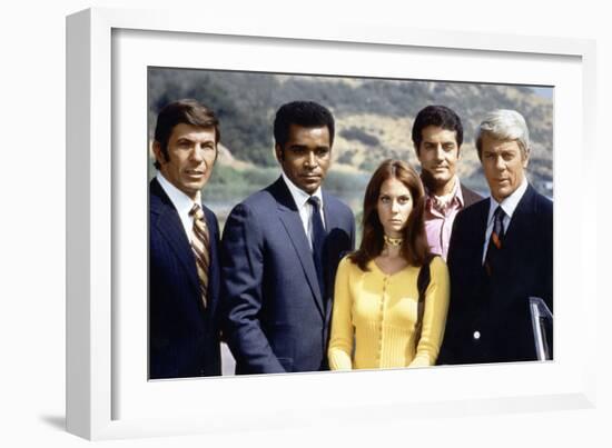 Mission : impossible with Leonard Nimoy, Greg Morris, Lesley Ann Warren, Peter Lupus and Peter Grav-null-Framed Photo