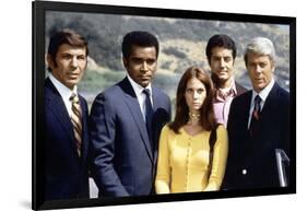 Mission : impossible with Leonard Nimoy, Greg Morris, Lesley Ann Warren, Peter Lupus and Peter Grav-null-Framed Photo