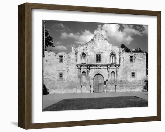 Mission San Antonio De Valero, also known as the Alamo. 1961-null-Framed Photo